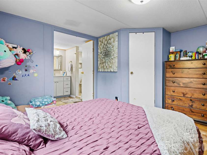 4 Briarcliff Terrace, Asheville, NC 28806.  MLS# CAR4419934, YatesRealty ID 48000. 