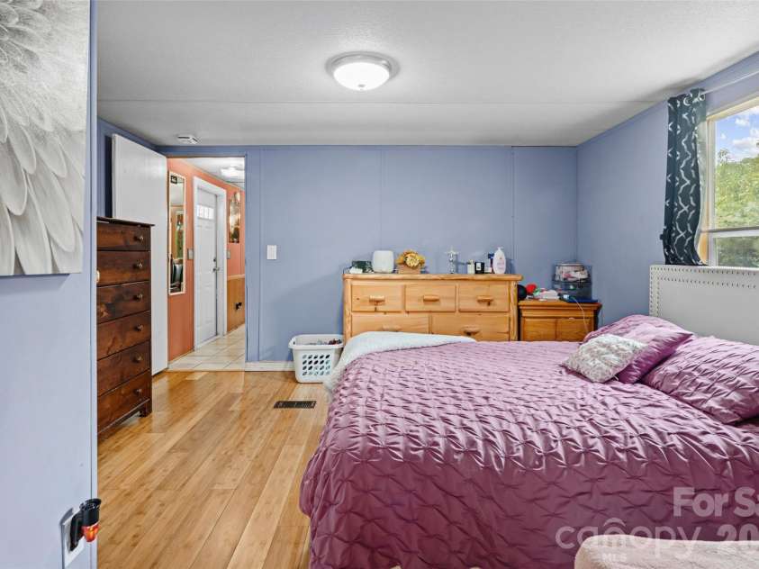 4 Briarcliff Terrace, Asheville, NC 28806.  MLS# CAR4419934, YatesRealty ID 48000. 
