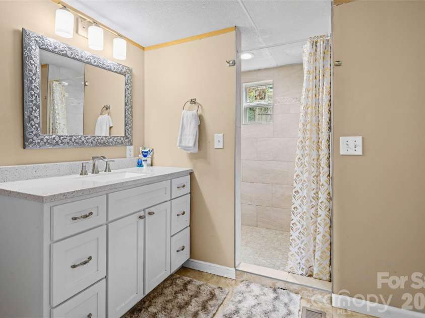 4 Briarcliff Terrace, Asheville, NC 28806.  MLS# CAR4419934, YatesRealty ID 48000. 