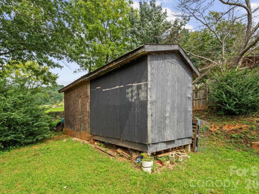 4 Briarcliff Terrace, Asheville, NC 28806.  MLS# CAR4419934, YatesRealty ID 48000. 
