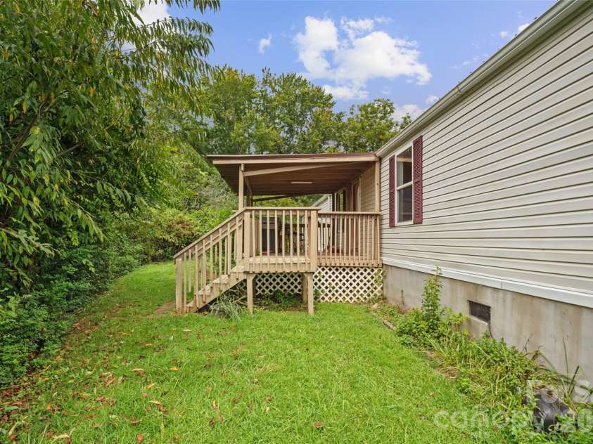 4 Briarcliff Terrace, Asheville, NC 28806.  MLS# CAR4419934, YatesRealty ID 48000. 