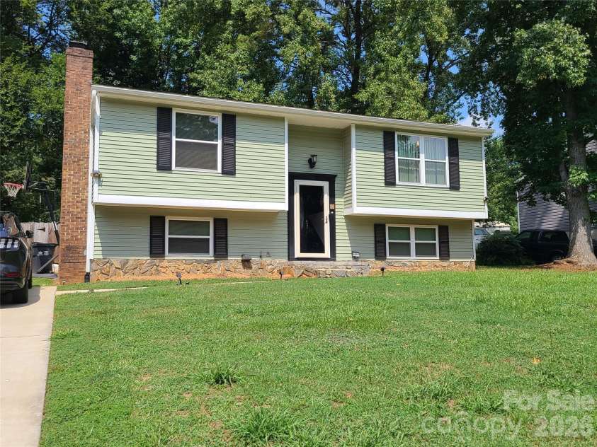 4809 Garvis Drive, Charlotte, NC 28269.  MLS# CAR4419806, YatesRealty ID 48004. 