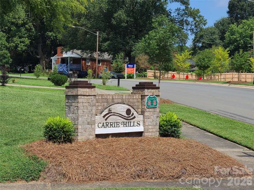 4809 Garvis Drive, Charlotte, NC 28269.  MLS# CAR4419806, YatesRealty ID 48004. 