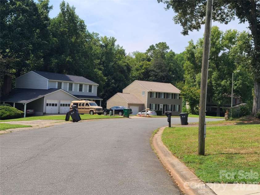 4809 Garvis Drive, Charlotte, NC 28269.  MLS# CAR4419806, YatesRealty ID 48004. 
