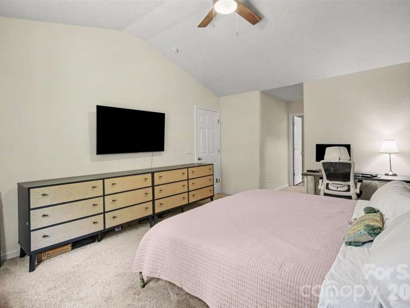4560 Merryvale Forest Drive, Charlotte, NC 28214.  MLS# CAR4420053, YatesRealty ID 48008. 