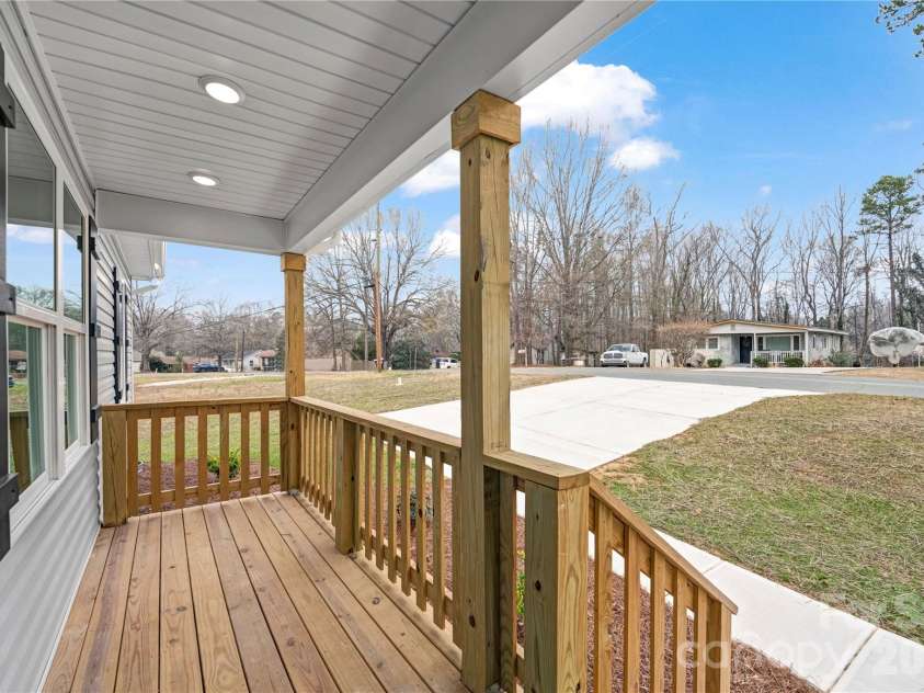 407 Queens Road, Gastonia, NC 28052.  MLS# CAR4333445, YatesRealty ID 4801. 