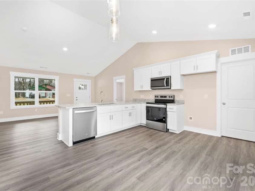 407 Queens Road, Gastonia, NC 28052.  MLS# CAR4333445, YatesRealty ID 4801. 