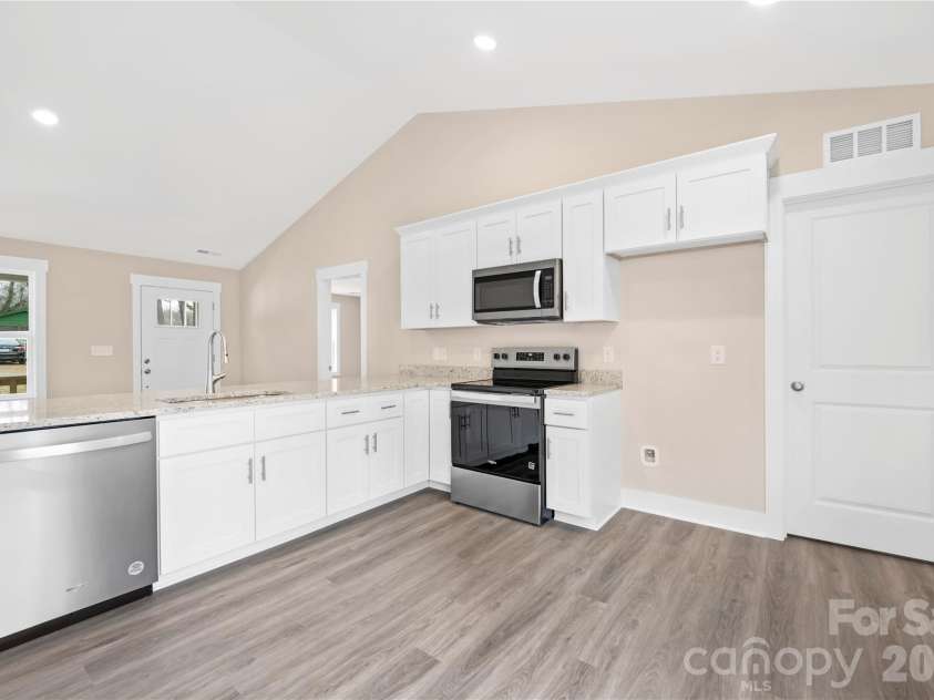 407 Queens Road, Gastonia, NC 28052.  MLS# CAR4333445, YatesRealty ID 4801. 