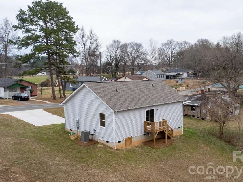 407 Queens Road, Gastonia, NC 28052.  MLS# CAR4333445, YatesRealty ID 4801. 