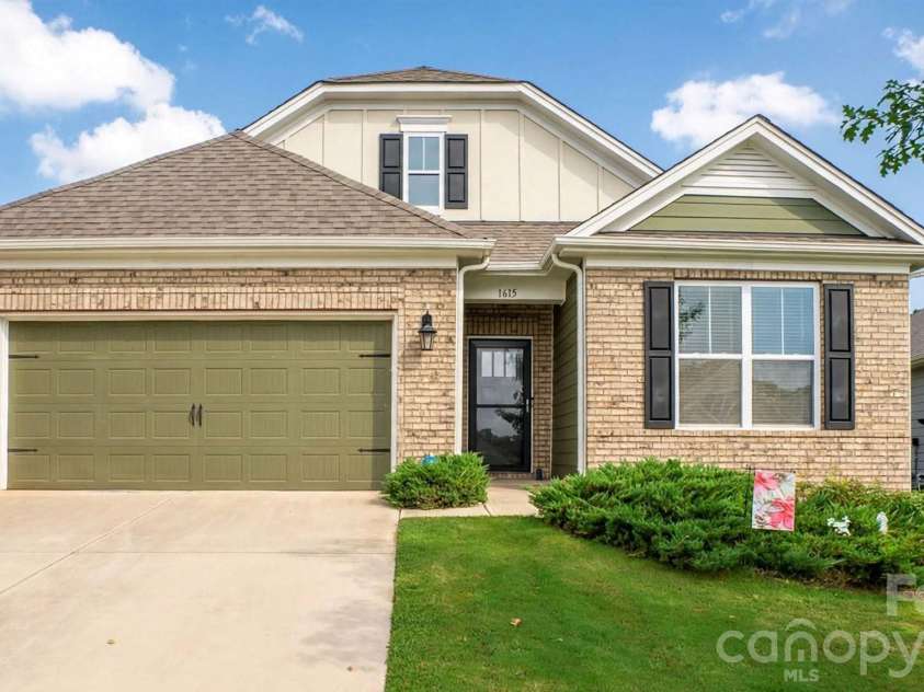 1615 Sweetmoss Loop, Denver, NC 28037.  MLS# CAR4419888, YatesRealty ID 48010. 