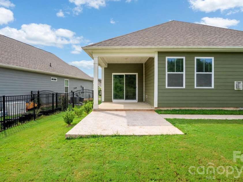 1615 Sweetmoss Loop, Denver, NC 28037.  MLS# CAR4419888, YatesRealty ID 48010. 