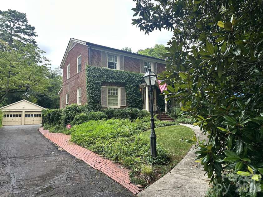 2001 Radcliffe Avenue, Charlotte, NC 28207.  MLS# CAR4418618, YatesRealty ID 48011. 