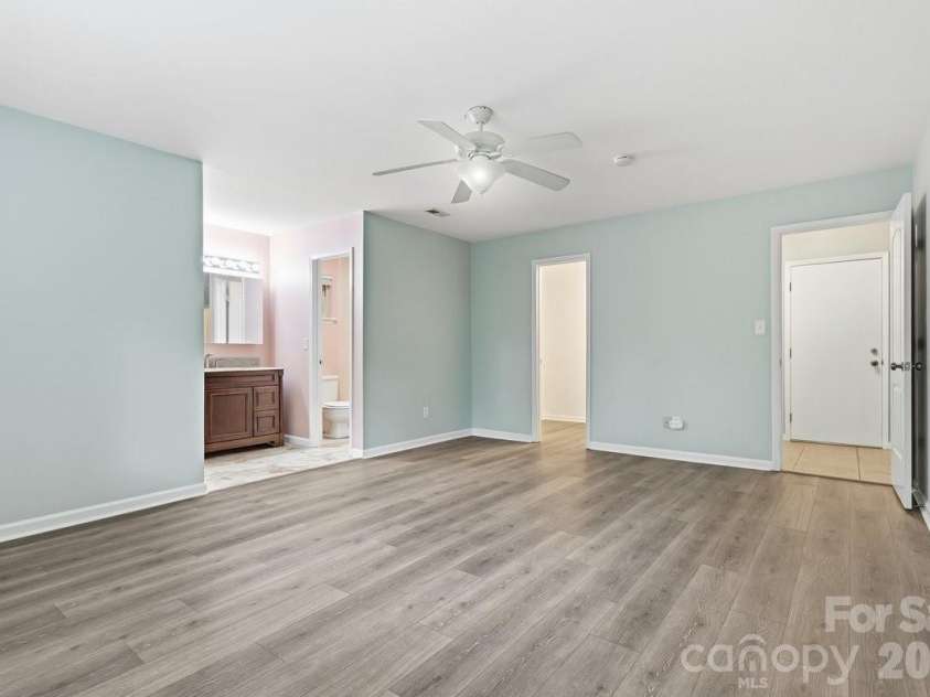 326 Vista Grande Circle, Charlotte, NC 28226.  MLS# CAR4418981, YatesRealty ID 48012. 