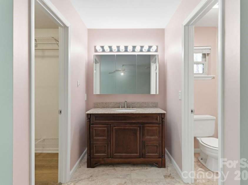 326 Vista Grande Circle, Charlotte, NC 28226.  MLS# CAR4418981, YatesRealty ID 48012. Ensuite bath with sink convenient access