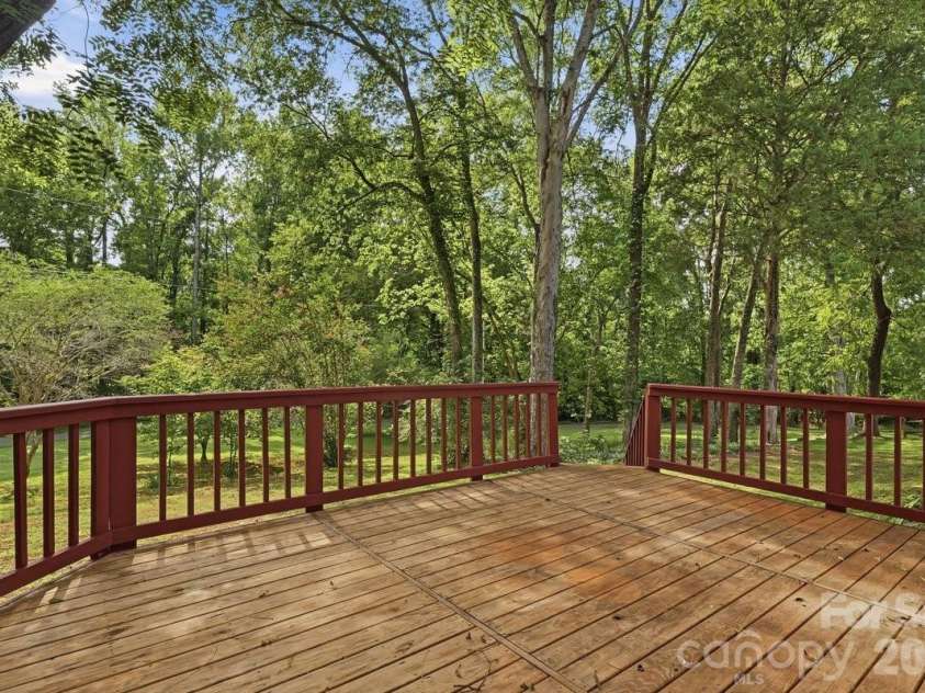 326 Vista Grande Circle, Charlotte, NC 28226.  MLS# CAR4418981, YatesRealty ID 48012. Let's step outside and WOW trees!