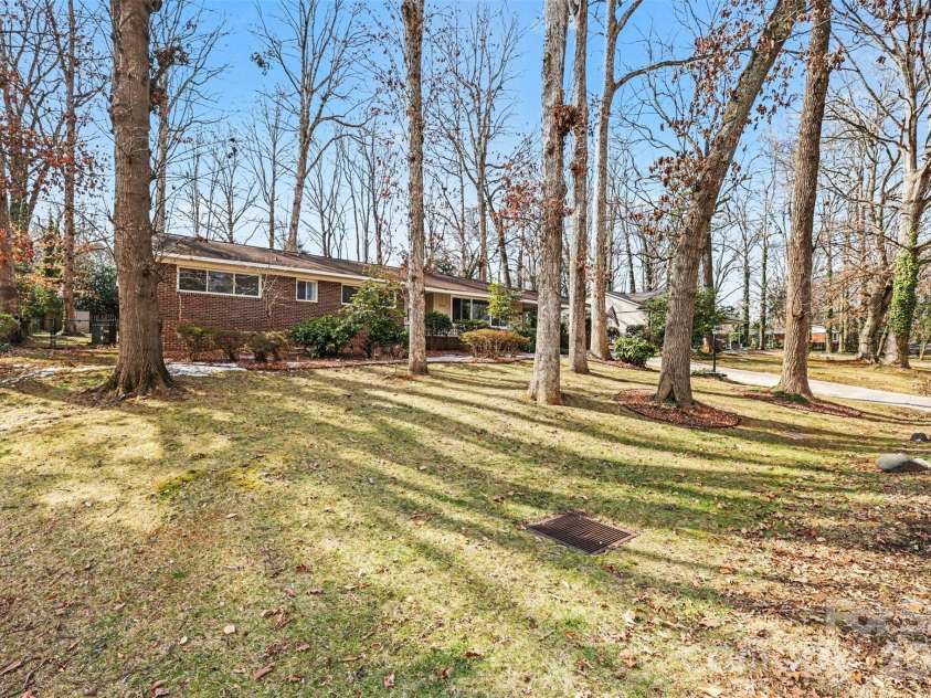 2701 Thomas Trail, Gastonia, NC 28054.  MLS# CAR4344698, YatesRealty ID 4802. 