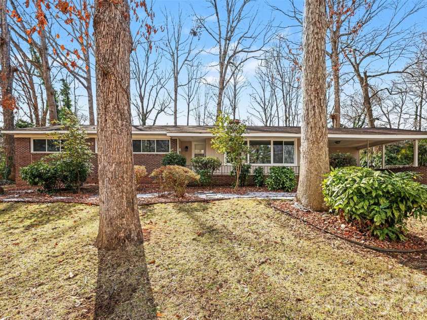 2701 Thomas Trail, Gastonia, NC 28054.  MLS# CAR4344698, YatesRealty ID 4802. 