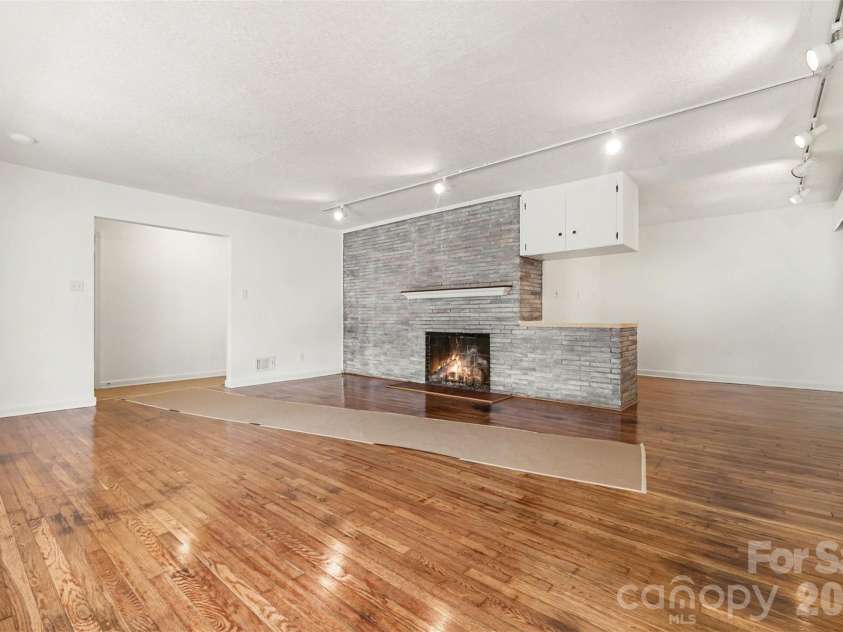 2701 Thomas Trail, Gastonia, NC 28054.  MLS# CAR4344698, YatesRealty ID 4802. 