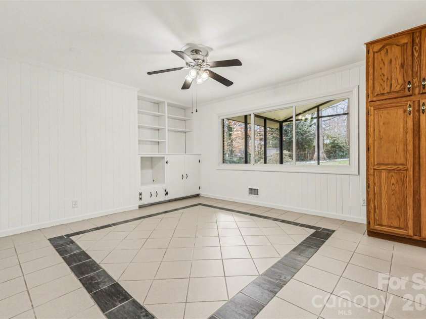 2701 Thomas Trail, Gastonia, NC 28054.  MLS# CAR4344698, YatesRealty ID 4802. 