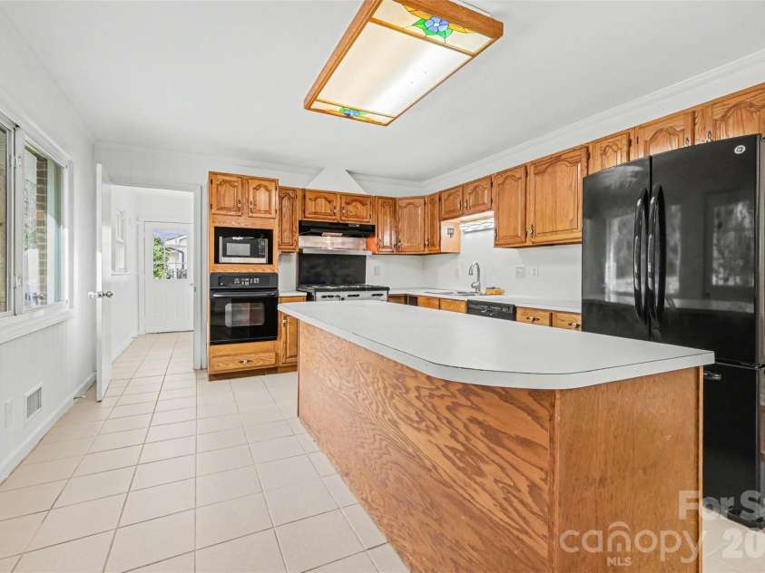 2701 Thomas Trail, Gastonia, NC 28054.  MLS# CAR4344698, YatesRealty ID 4802. 