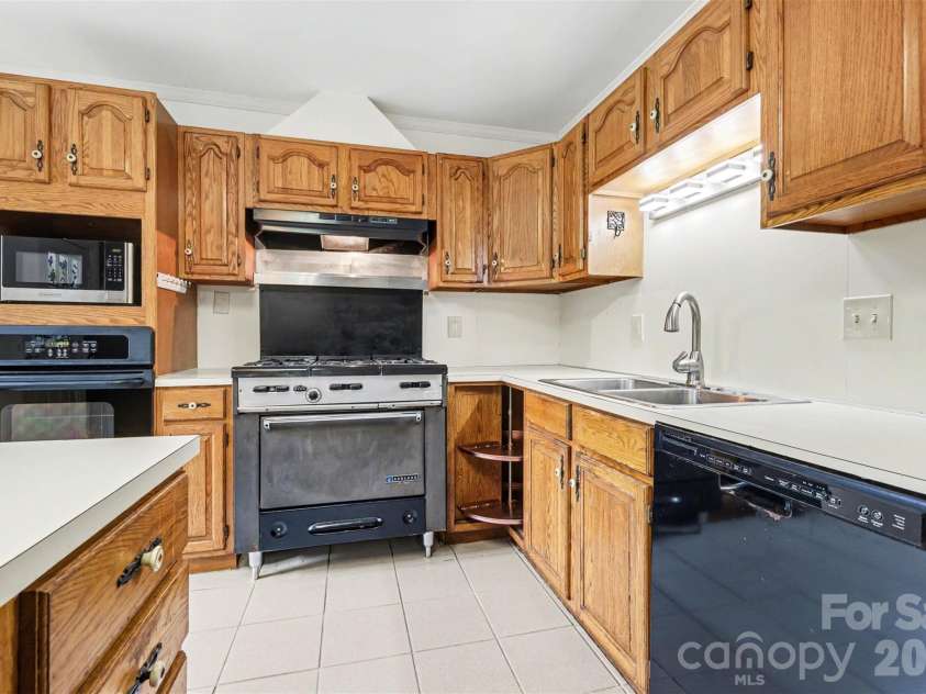 2701 Thomas Trail, Gastonia, NC 28054.  MLS# CAR4344698, YatesRealty ID 4802. 