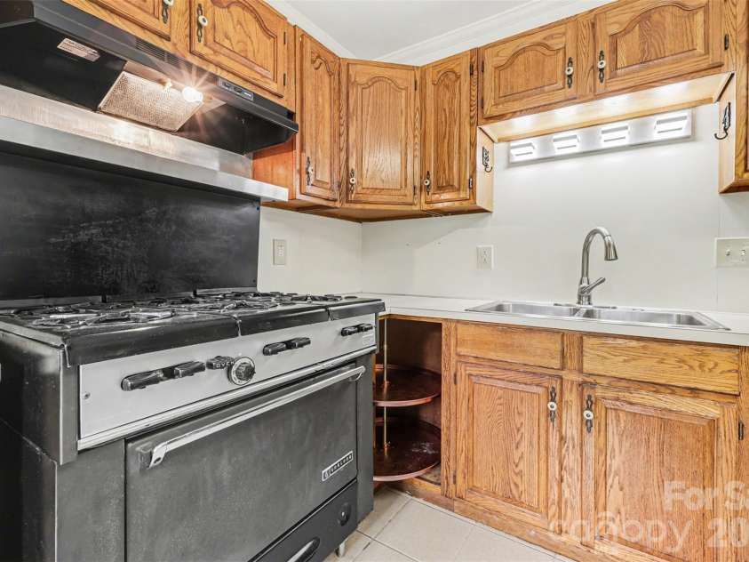 2701 Thomas Trail, Gastonia, NC 28054.  MLS# CAR4344698, YatesRealty ID 4802. 