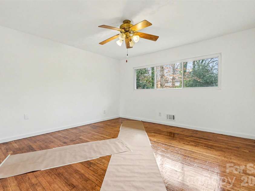 2701 Thomas Trail, Gastonia, NC 28054.  MLS# CAR4344698, YatesRealty ID 4802. 