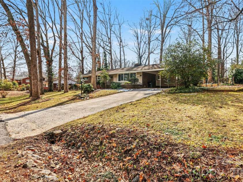 2701 Thomas Trail, Gastonia, NC 28054.  MLS# CAR4344698, YatesRealty ID 4802. 