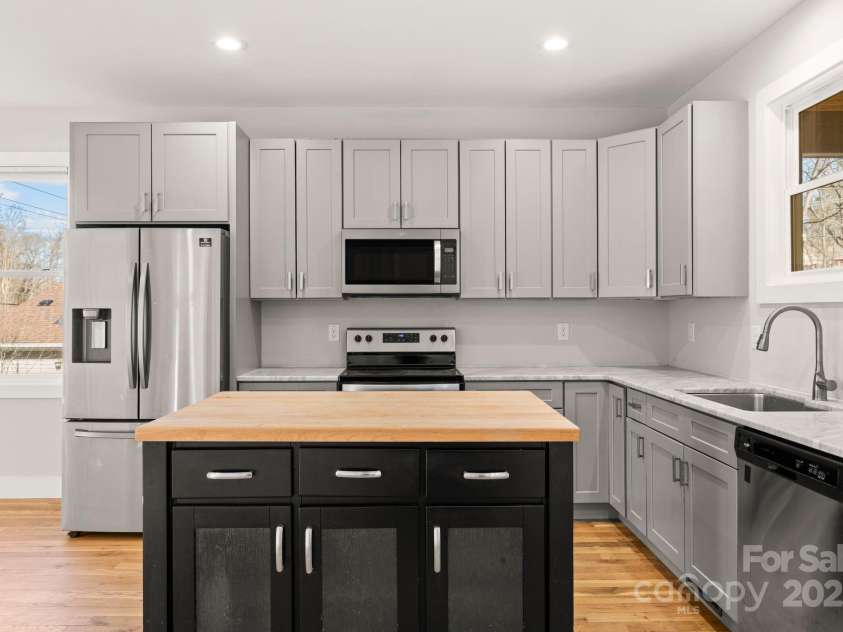 308 London Road, Asheville, NC 28803.  MLS# CAR4278914, YatesRealty ID 4802. 