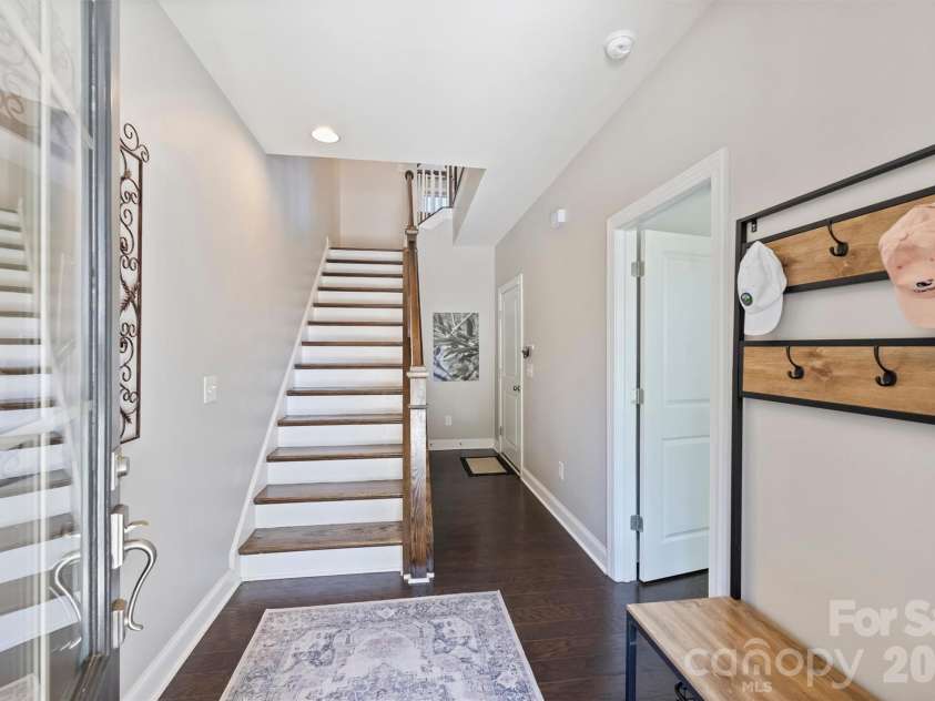 1125 Towns Hill Way, Charlotte, NC 28209.  MLS# CAR4417885, YatesRealty ID 48020. 