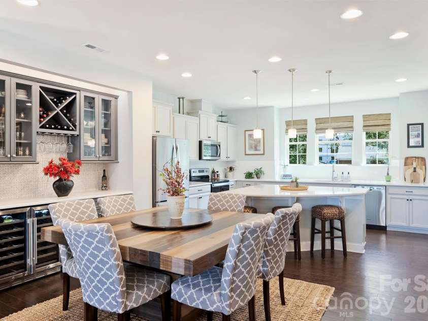 1125 Towns Hill Way, Charlotte, NC 28209.  MLS# CAR4417885, YatesRealty ID 48020. 