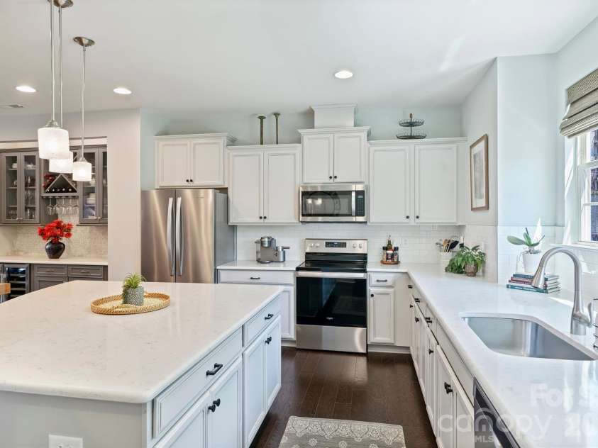1125 Towns Hill Way, Charlotte, NC 28209.  MLS# CAR4417885, YatesRealty ID 48020. 