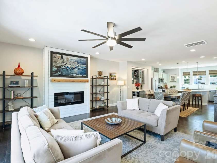 1125 Towns Hill Way, Charlotte, NC 28209.  MLS# CAR4417885, YatesRealty ID 48020. 