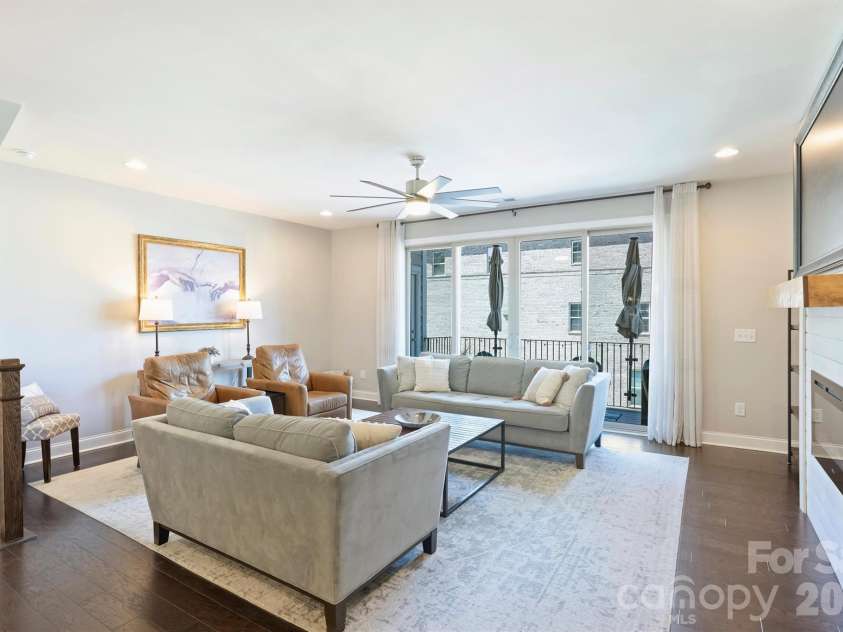 1125 Towns Hill Way, Charlotte, NC 28209.  MLS# CAR4417885, YatesRealty ID 48020. 