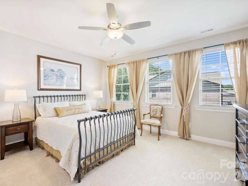 1125 Towns Hill Way, Charlotte, NC 28209.  MLS# CAR4417885, YatesRealty ID 48020. 