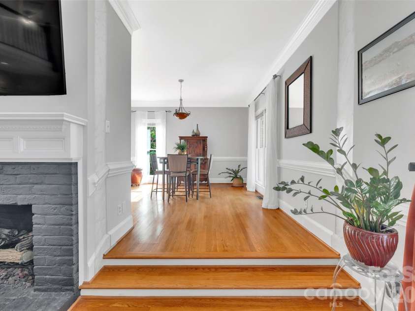 10108 Lampkin Way, Charlotte, NC 28269.  MLS# CAR4419211, YatesRealty ID 48022. Dining 1
