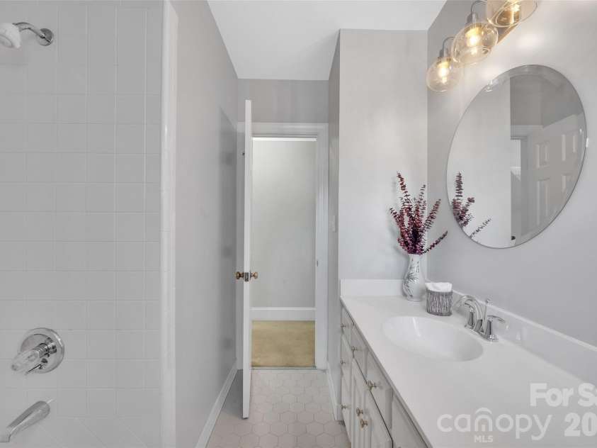 10108 Lampkin Way, Charlotte, NC 28269.  MLS# CAR4419211, YatesRealty ID 48022. Full bath 2