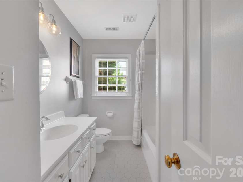 10108 Lampkin Way, Charlotte, NC 28269.  MLS# CAR4419211, YatesRealty ID 48022. Full bath 2 from hall