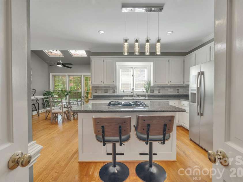 10108 Lampkin Way, Charlotte, NC 28269.  MLS# CAR4419211, YatesRealty ID 48022. Kitchen 1
