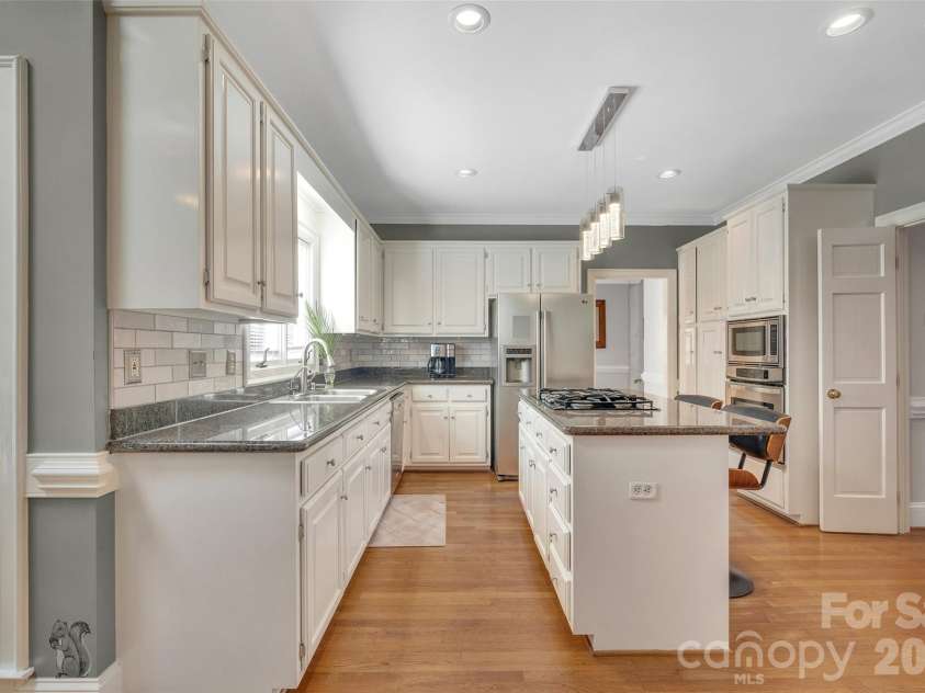 10108 Lampkin Way, Charlotte, NC 28269.  MLS# CAR4419211, YatesRealty ID 48022. Kitchen 2