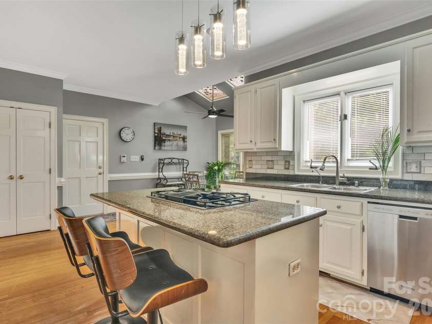 10108 Lampkin Way, Charlotte, NC 28269.  MLS# CAR4419211, YatesRealty ID 48022. Kitchen 5