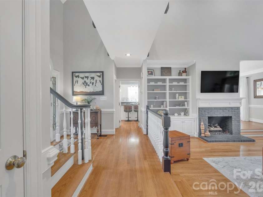 10108 Lampkin Way, Charlotte, NC 28269.  MLS# CAR4419211, YatesRealty ID 48022. Main level hall