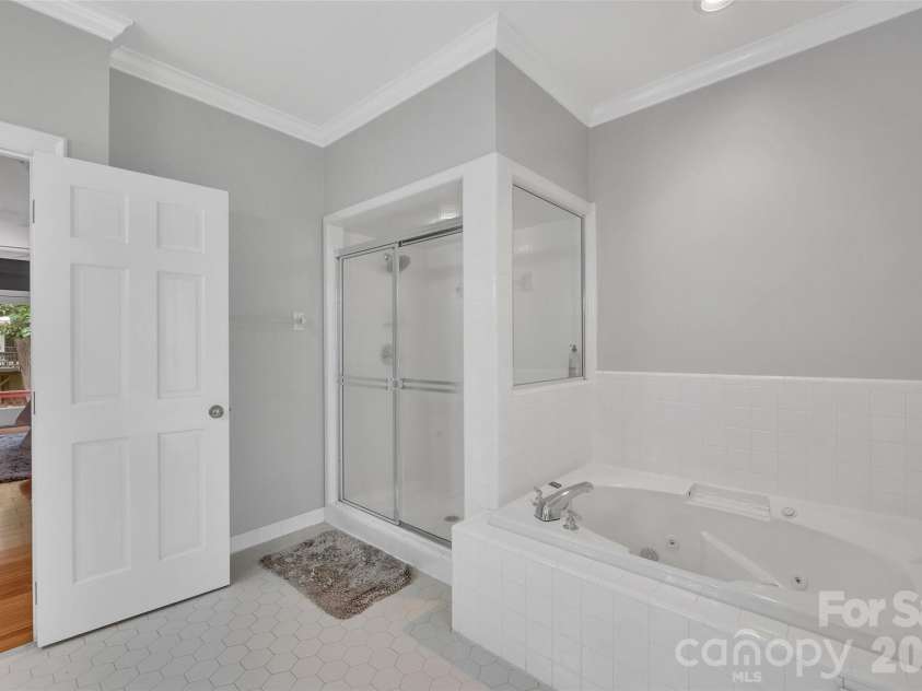 10108 Lampkin Way, Charlotte, NC 28269.  MLS# CAR4419211, YatesRealty ID 48022. Primary bath 2
