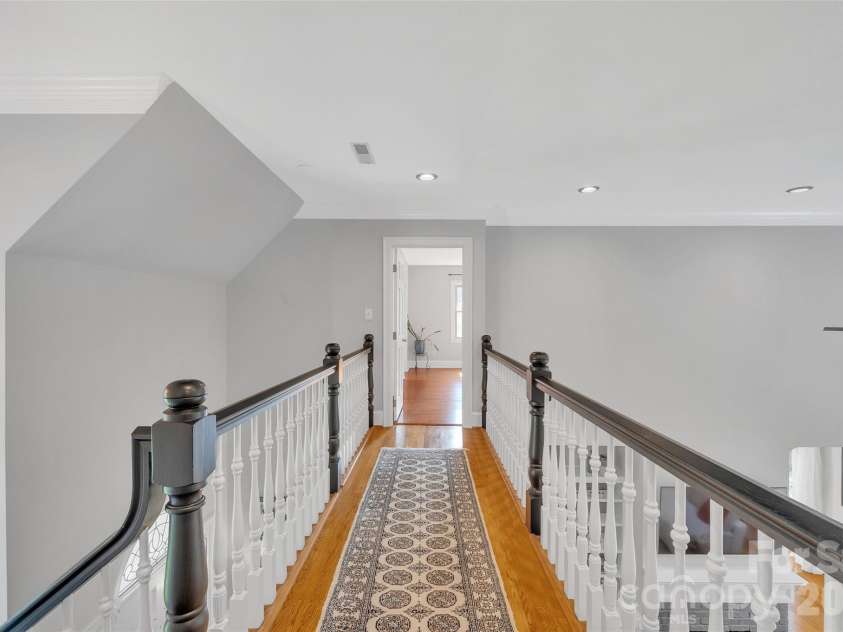 10108 Lampkin Way, Charlotte, NC 28269.  MLS# CAR4419211, YatesRealty ID 48022. Upstairs hall