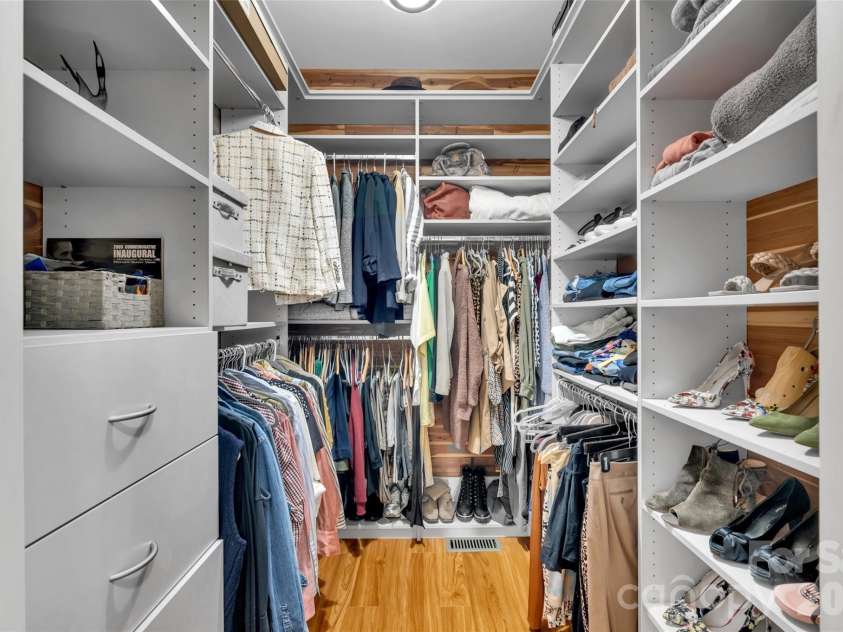 10108 Lampkin Way, Charlotte, NC 28269.  MLS# CAR4419211, YatesRealty ID 48022. Walk-in cedar lined closet