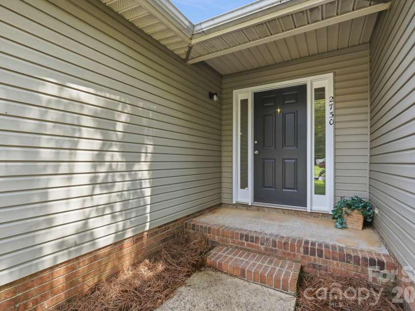 2730 Briar Trail Court, Matthews, NC 28104.  MLS# CAR4417757, YatesRealty ID 48024. 