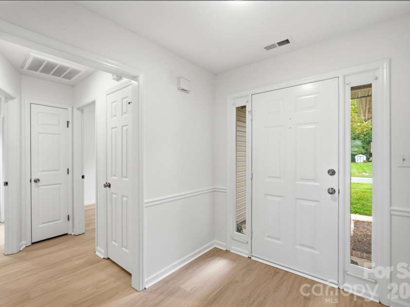 2730 Briar Trail Court, Matthews, NC 28104.  MLS# CAR4417757, YatesRealty ID 48024. 