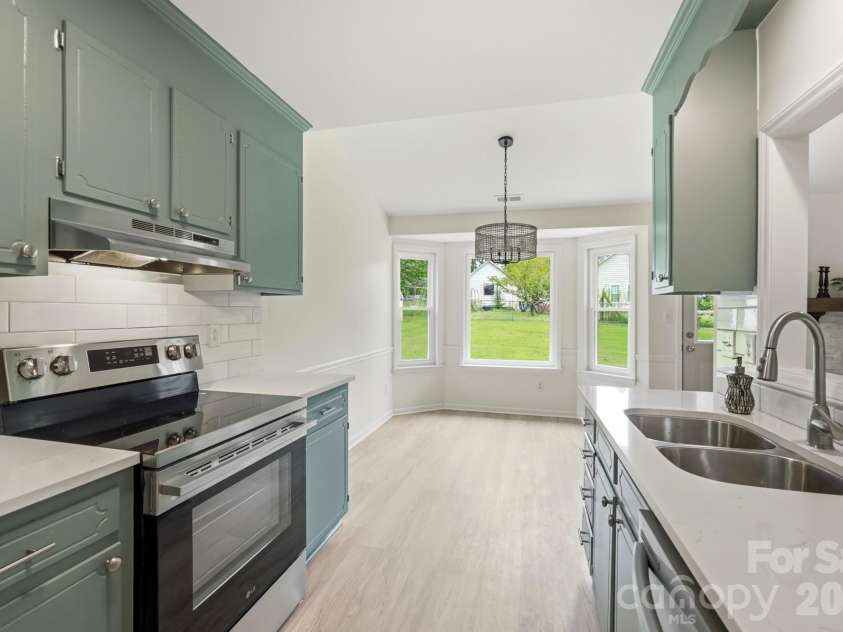 2730 Briar Trail Court, Matthews, NC 28104.  MLS# CAR4417757, YatesRealty ID 48024. 