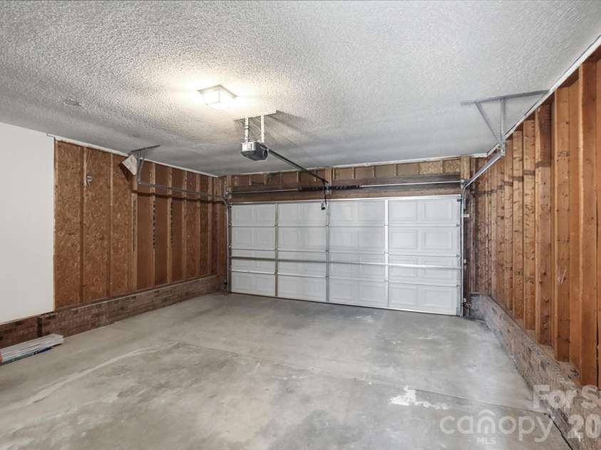 2730 Briar Trail Court, Matthews, NC 28104.  MLS# CAR4417757, YatesRealty ID 48024. 