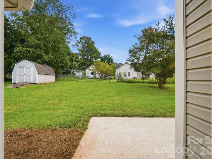 2730 Briar Trail Court, Matthews, NC 28104.  MLS# CAR4417757, YatesRealty ID 48024. 